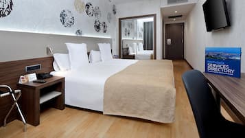 Minibar, két bảo mật tại phòng, bàn