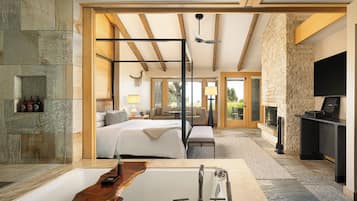 House, 1 King Bed (Pacific) | Premium bedding, minibar, in-room safe, desk