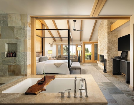 House, 1 King Bed (Pacific) | Premium bedding, minibar, in-room safe, desk. Alila Ventana Big Sur