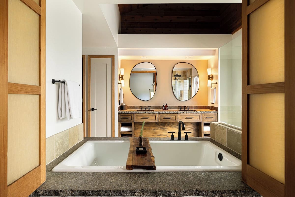 Shower, hair dryer, bathrobes, towels