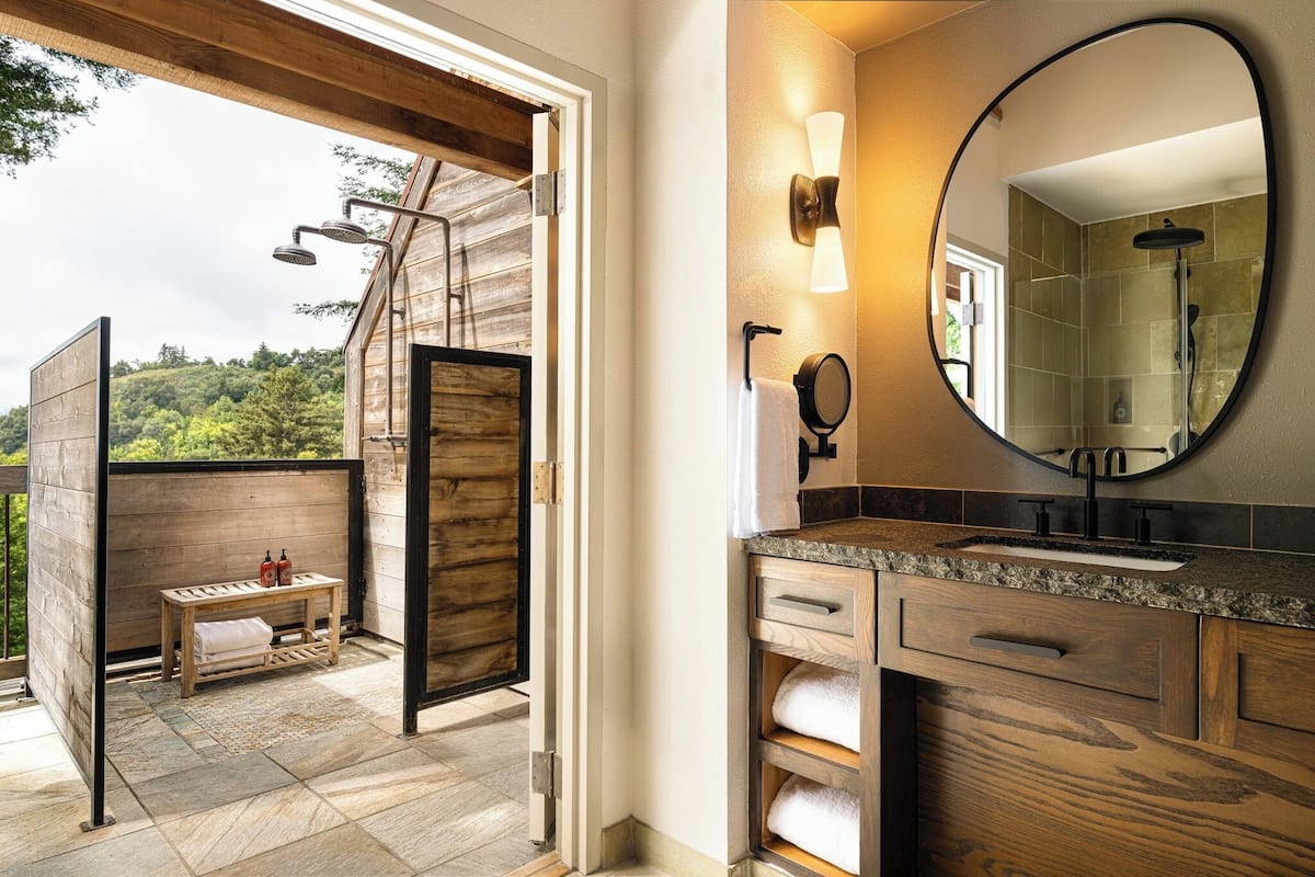 Suite (Big Sur Forest Shower) | Ropa de cama de alta calidad, minibar, caja fuerte y escritorio