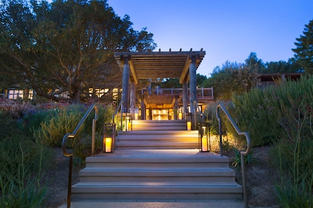 Exterior. Alila Ventana Big Sur