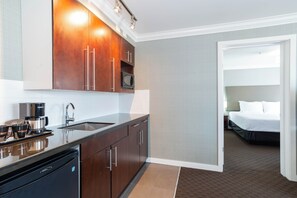 Grand Suite, 1 King Bed with Sofa bed, Kitchenette | Private kitchenette