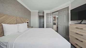 Suite Standard, 1 grand lit et 1 canapé-lit, coin cuisine | Coffres-forts dans les chambres, bureau