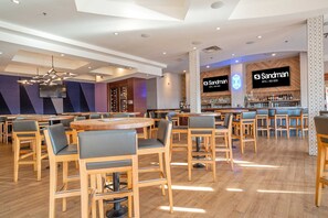 Bar (on property) - Sandman Hotel Red Deer (Red Deer)