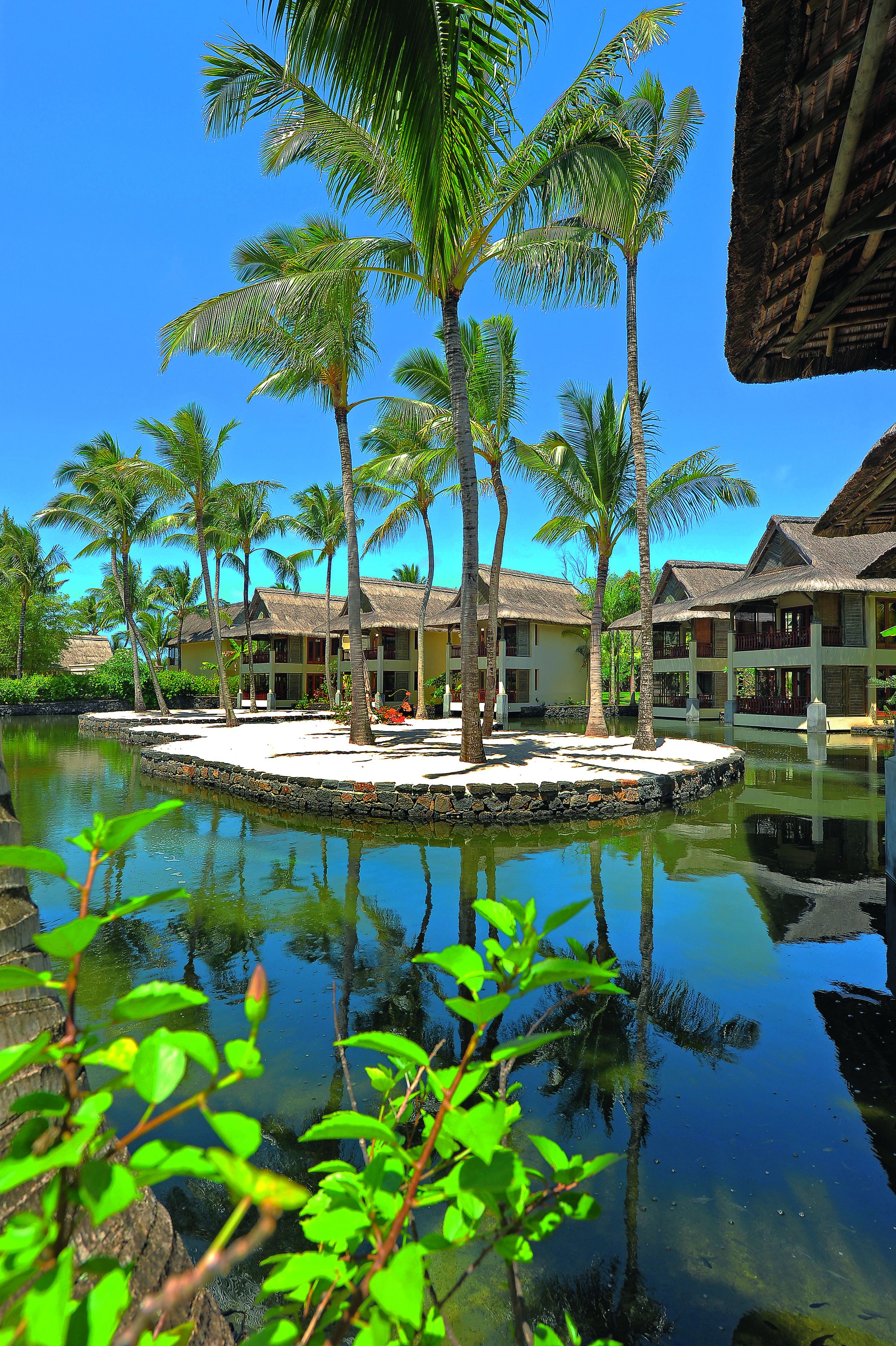 junior suite, 1 king bed with sofa bed, beachfront | lake view