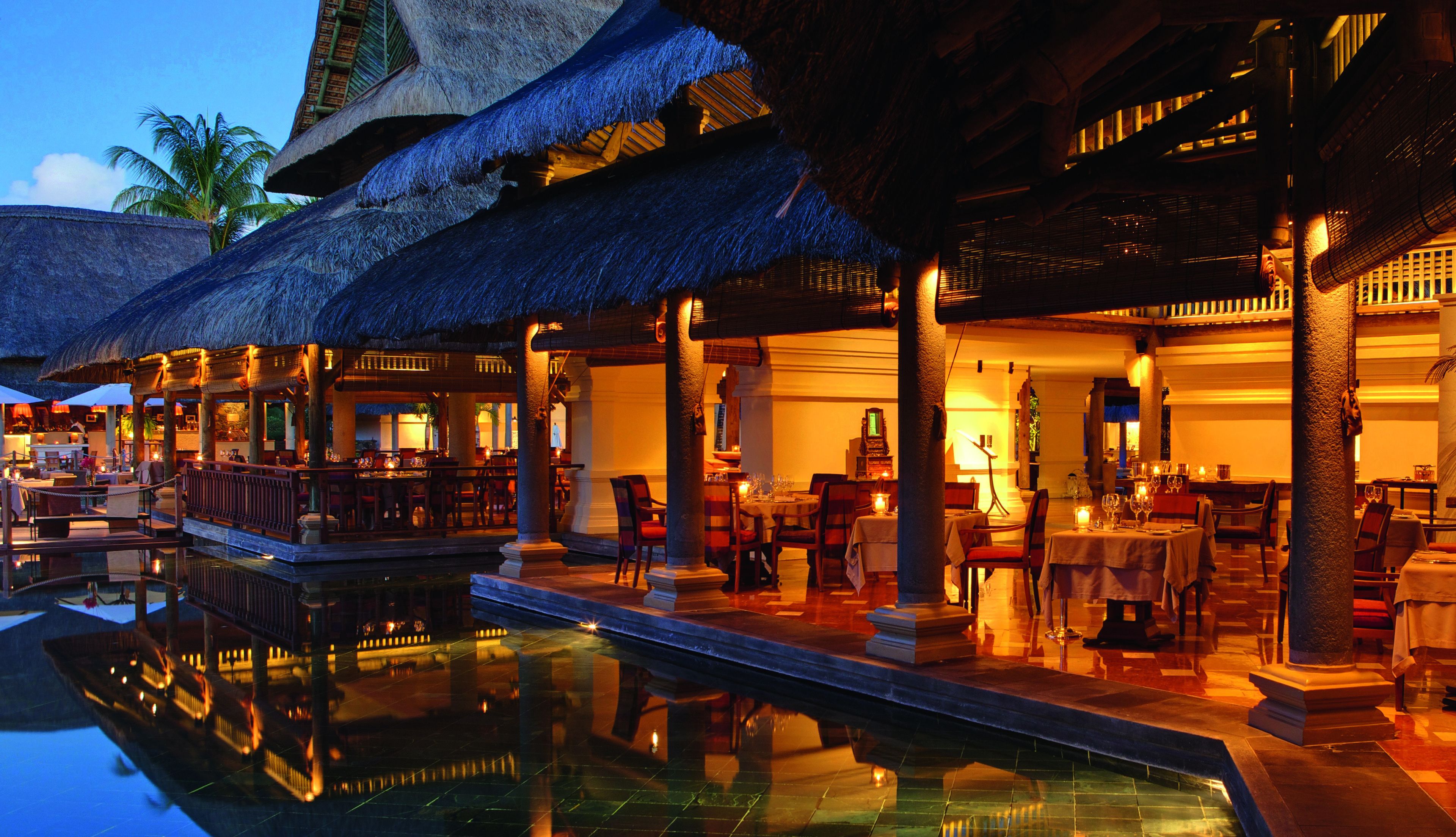 3 restaurants, breakfast, lunch, dinner served; sushi