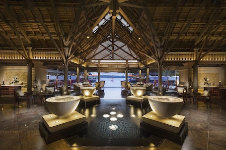 Lobby. Constance Prince Maurice