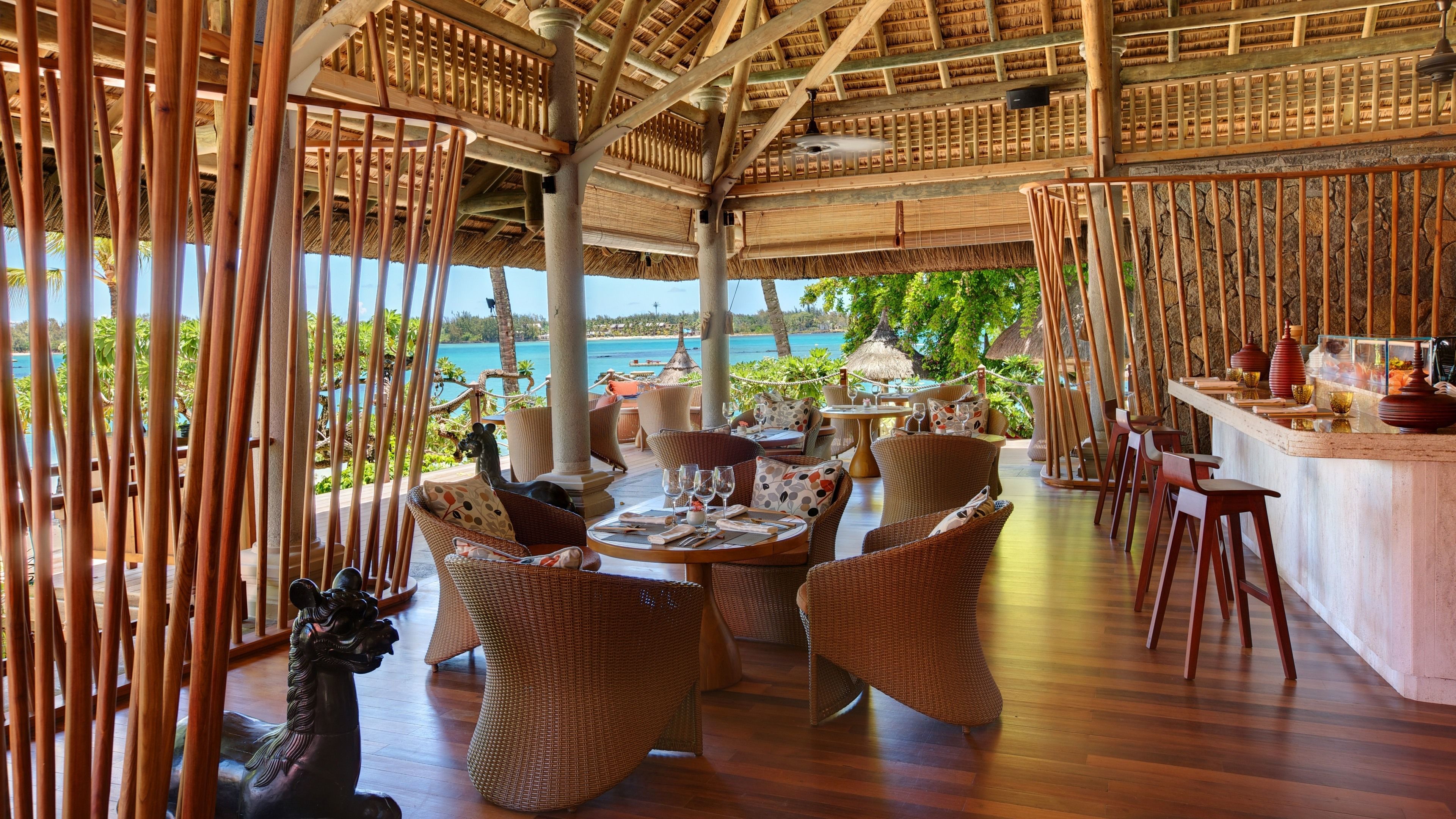 3 restaurants, breakfast, lunch, dinner served; sushi