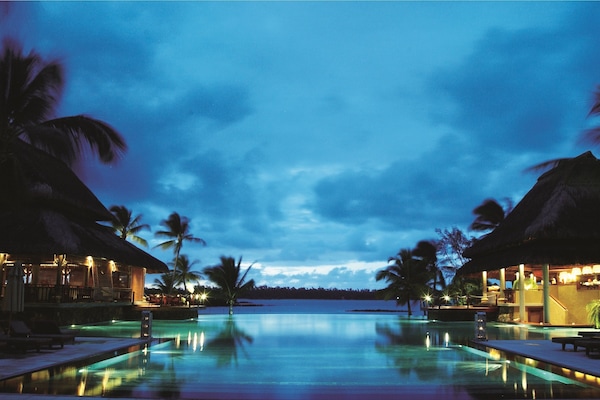 2 outdoor pools, pool umbrellas, sun loungers