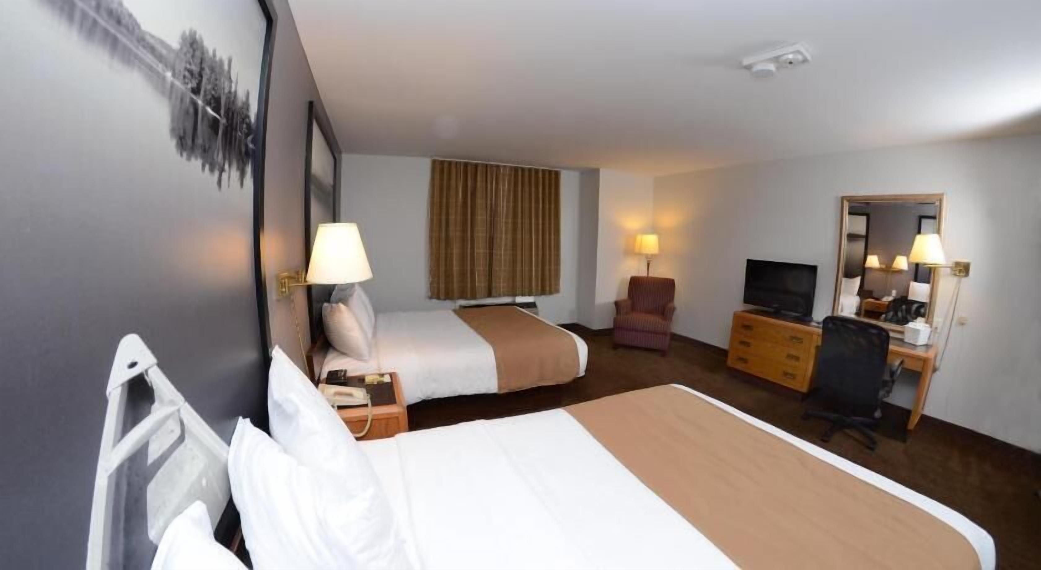 Verdunkelungsvorhänge, schallisolierte Zimmer, Bügeleisen/Bügelbrett