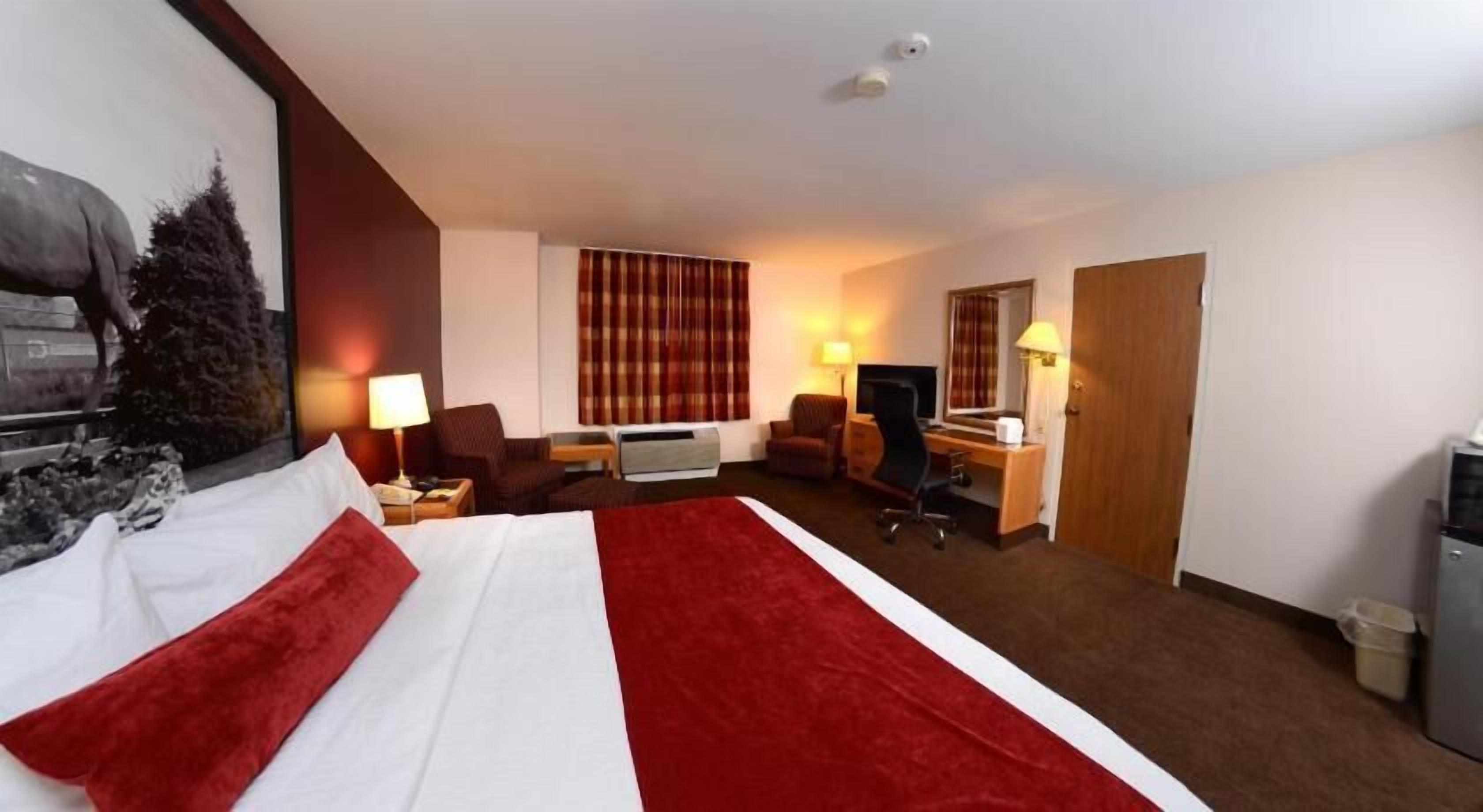 Verdunkelungsvorhänge, schallisolierte Zimmer, Bügeleisen/Bügelbrett