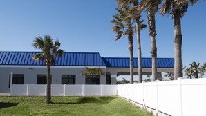 A building with a blue roof and a sign that reads "Regency Inn & Suites".