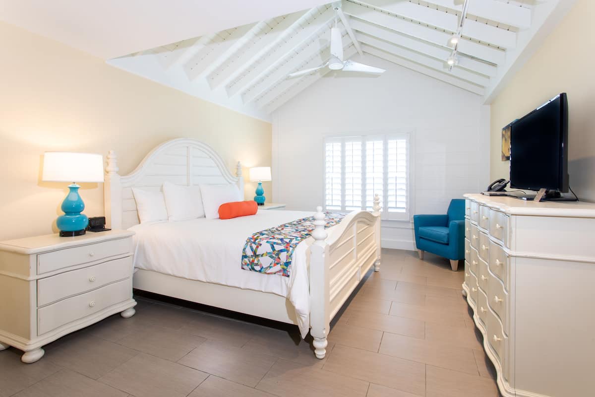 Deluxe Room, 1 King Bed, Ocean View | In-room safe, desk, blackout drapes, iron/ironing board