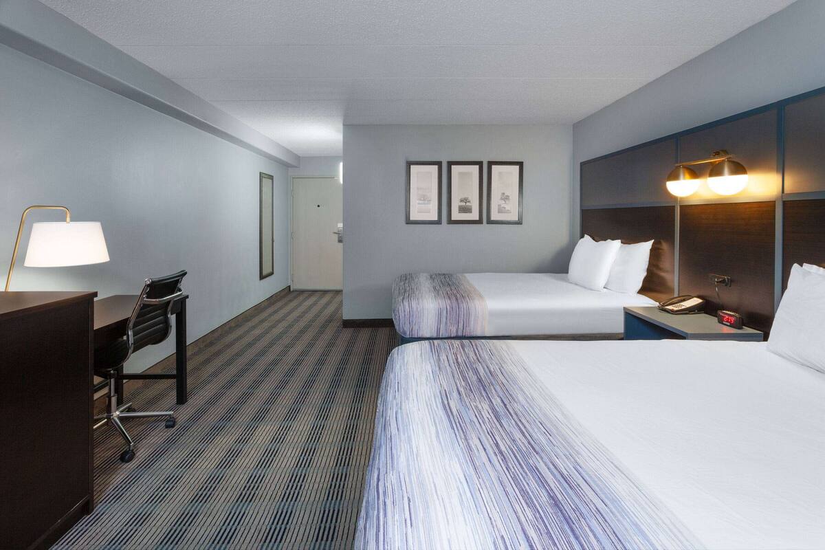 Room, 2 Queen Beds, Accessible, Non Smoking (Roll-In Shower)