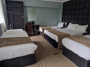 Suite, Ensuite (5 Persons) | Desk, free WiFi, bed sheets