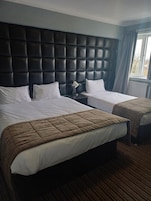 Standard Triple Room | Desk, free WiFi, bed sheets