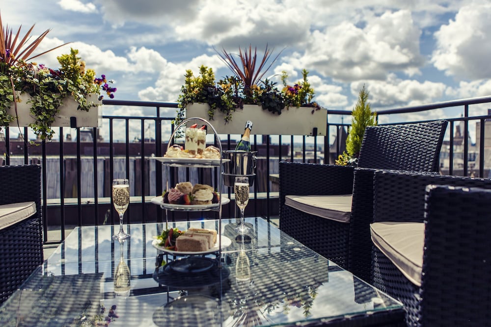 Carlton George Hotel by null