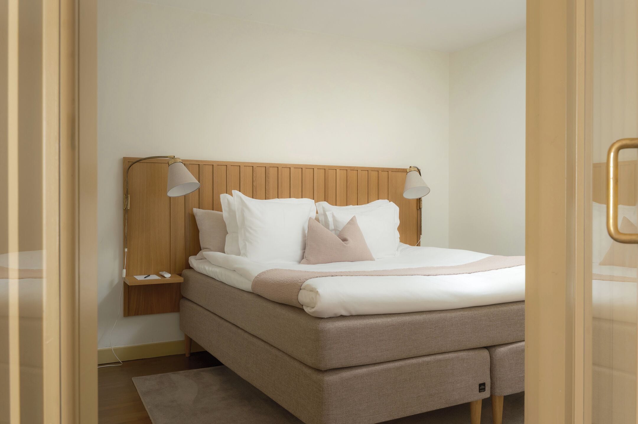 junior suite | premium bedding, minibar, individually decorated, individually furnished