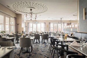 Breakfast, lunch, dinner served; sea views - Villa Källhagen (Stockholm)