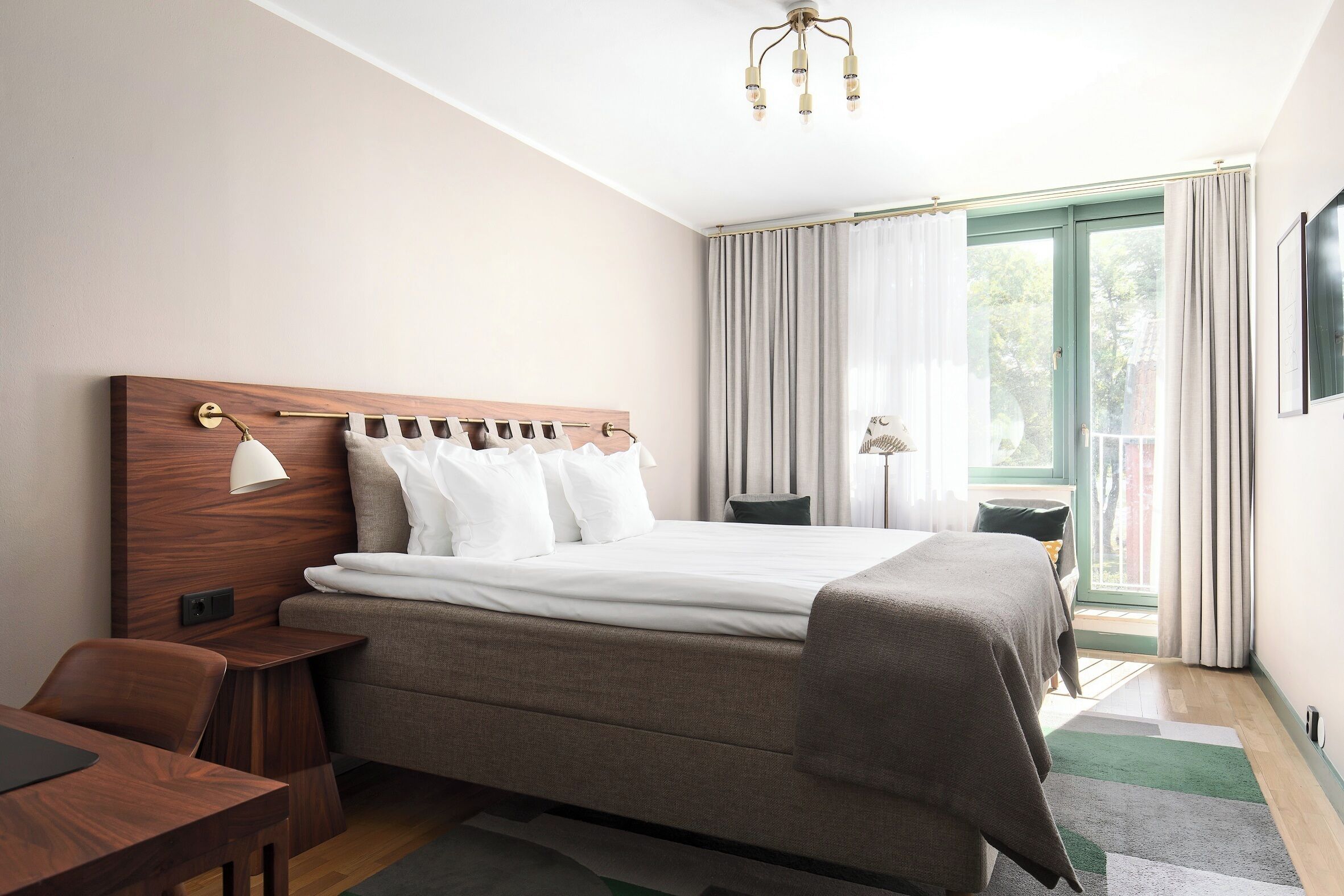 standard double | premium bedding, minibar, individually decorated, individually furnished