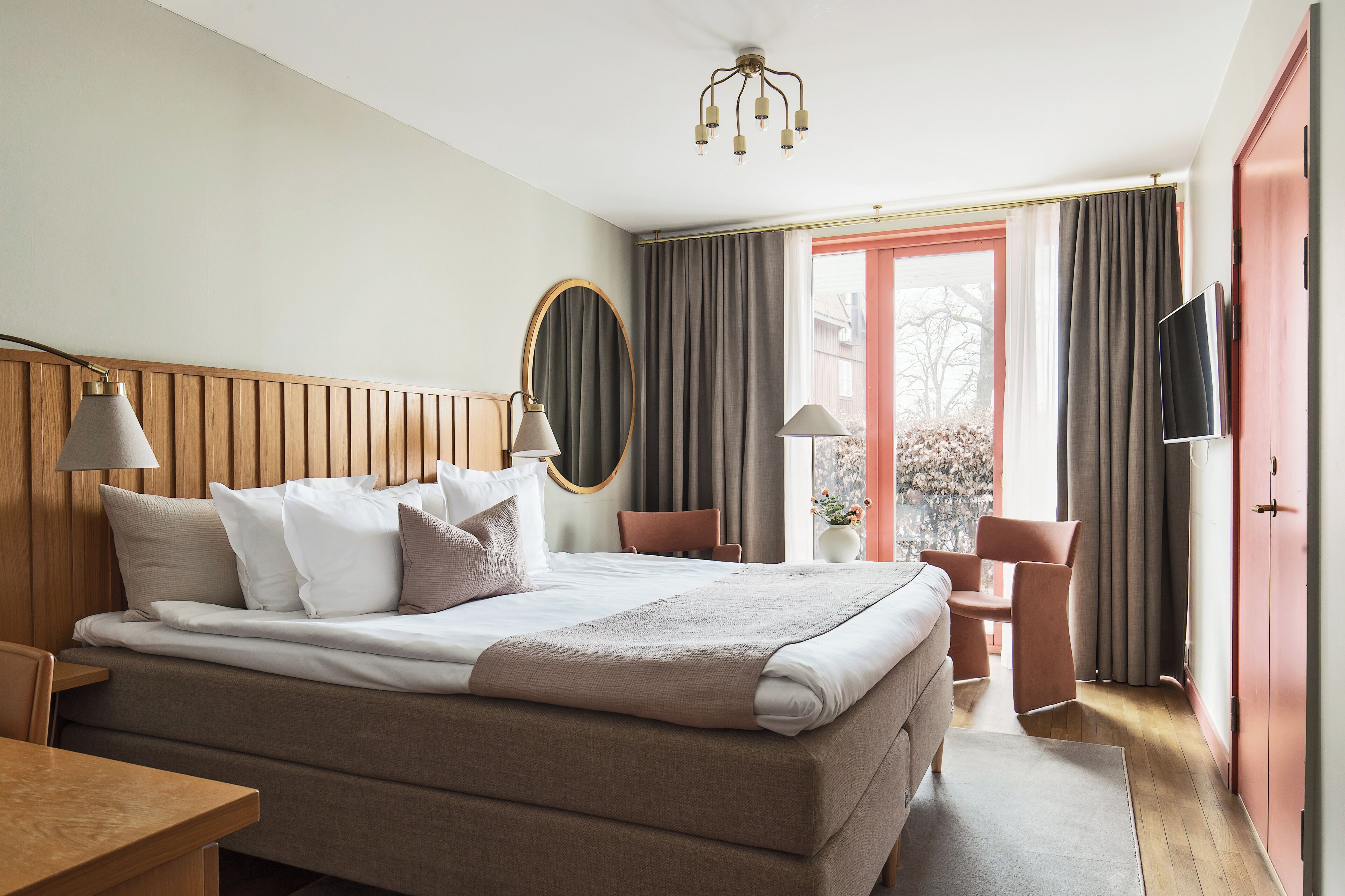 standard double | premium bedding, minibar, individually decorated, individually furnished