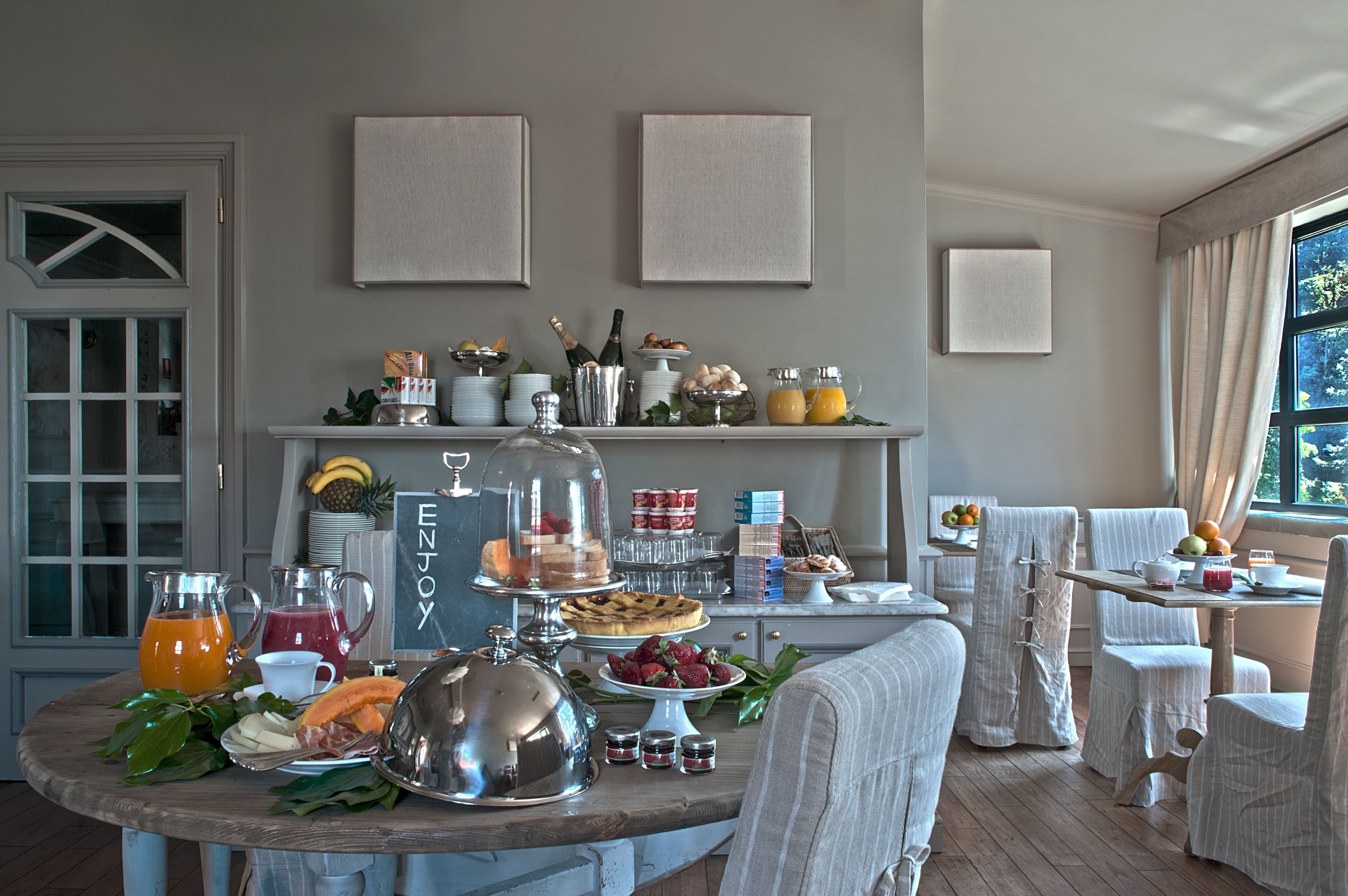 daily continental breakfast for a fee