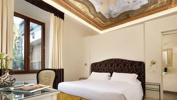 Comfort Double Room with Fresco Ceiling and City View | Vista do quarto