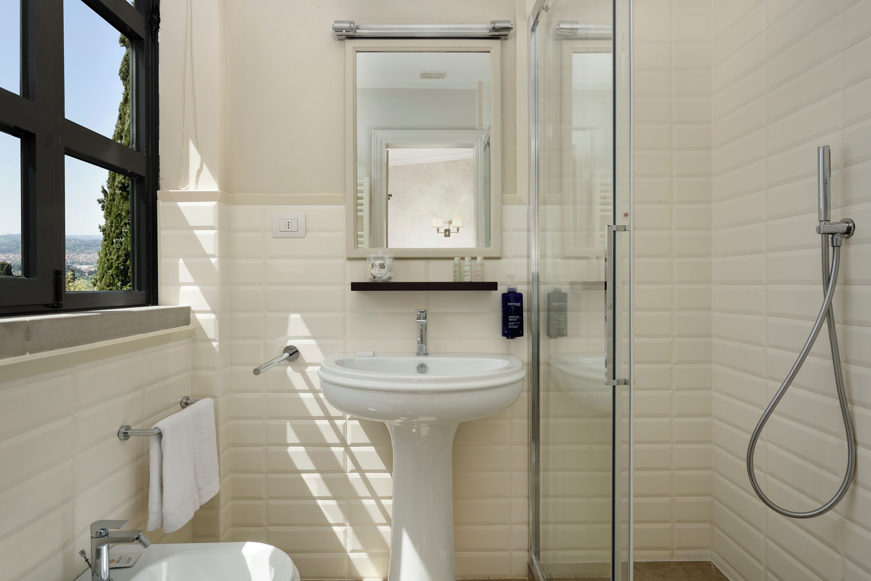deluxe room | bathroom | combined shower/bathtub, designer toiletries, hair dryer, bathrobes