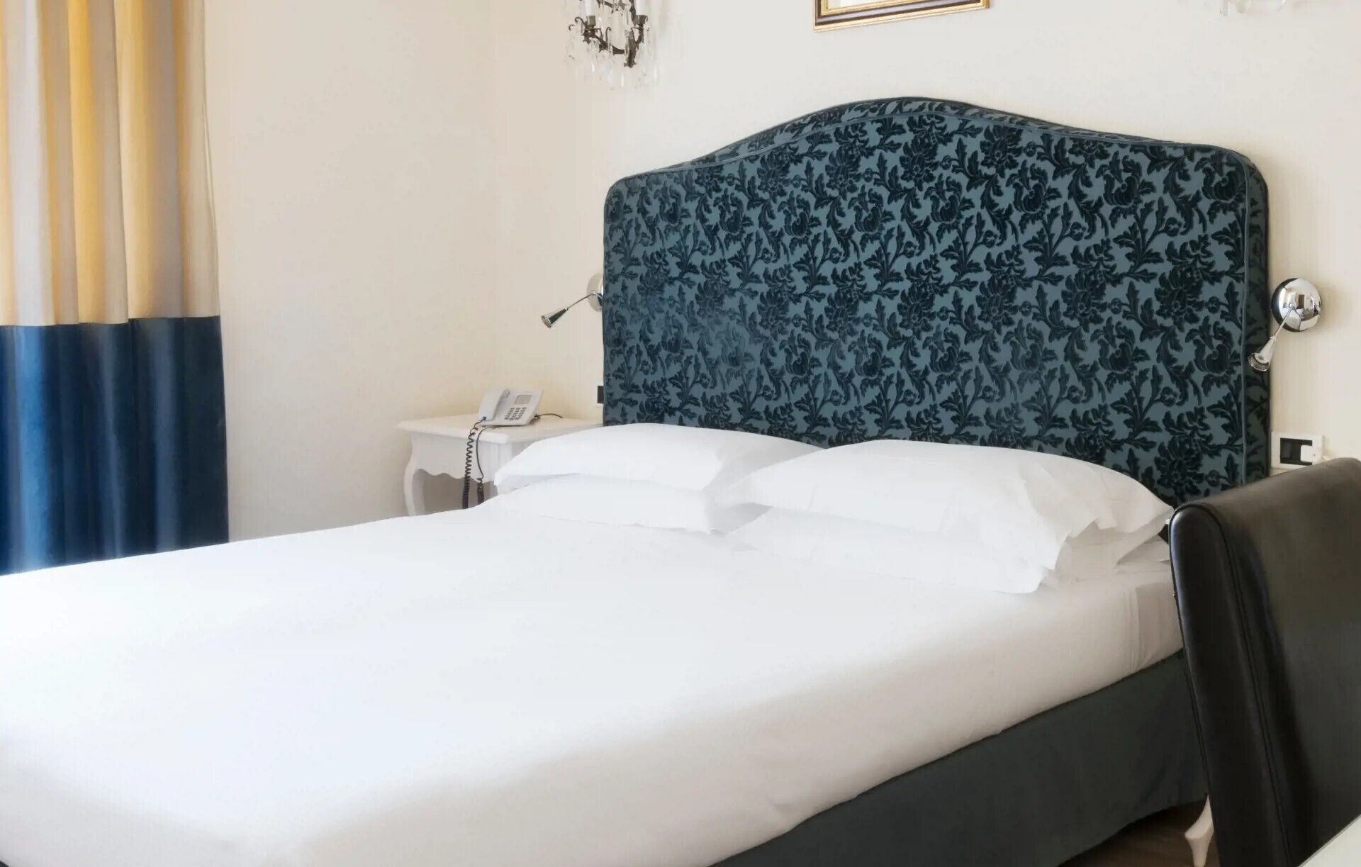 JUNIOR SUITE | Down duvets, minibar, in-room safe, desk