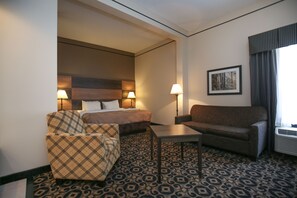Suite, 1 King Bed, 2-Person Whirlpool | Desk, iron/ironing board, free cribs/infant beds, free WiFi
