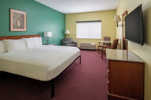 Kamar Standard dengan Ranjang King | Brankas, tirai kedap cahaya, setrika/meja setrika, dan Wi-Fi gratis