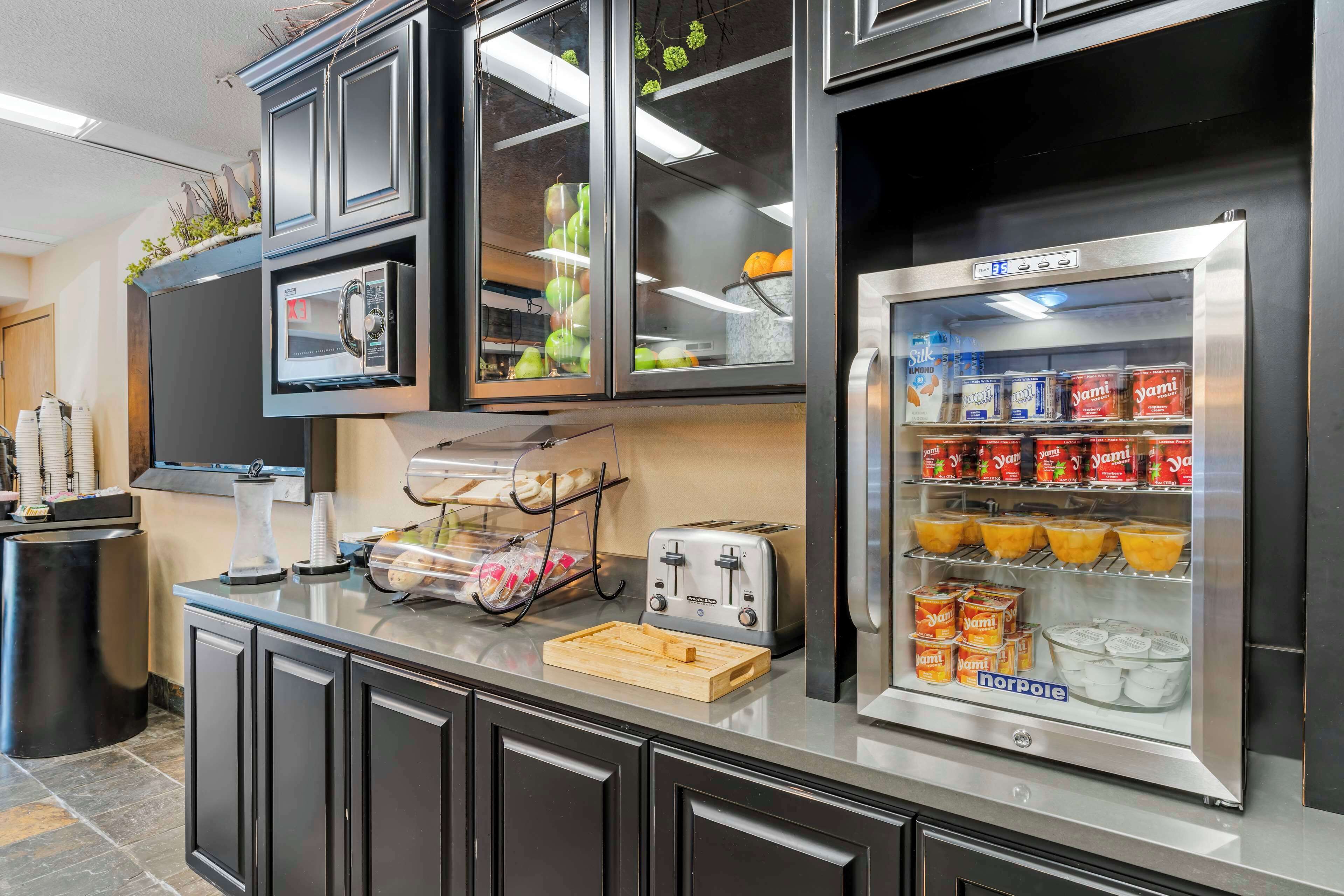 free daily full breakfast