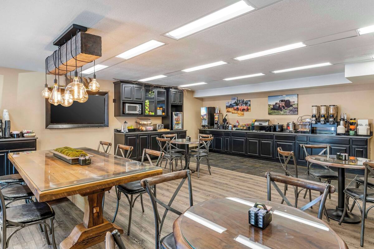 free daily full breakfast