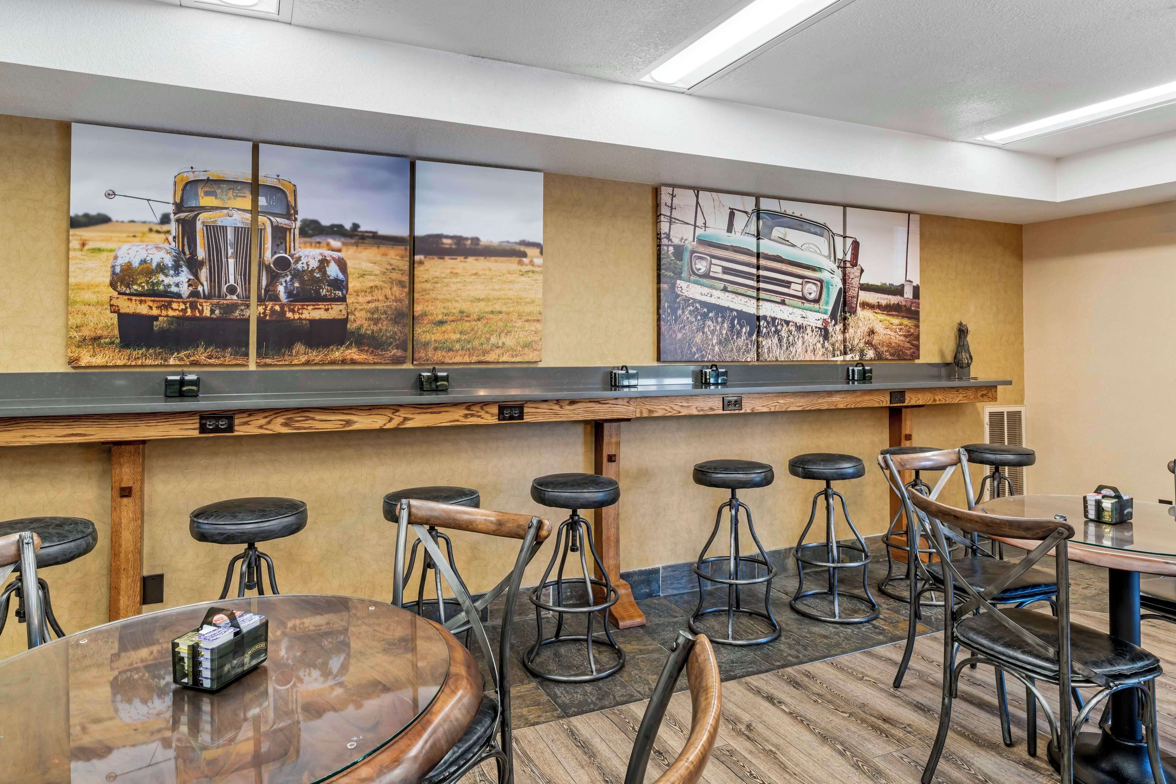 free daily full breakfast