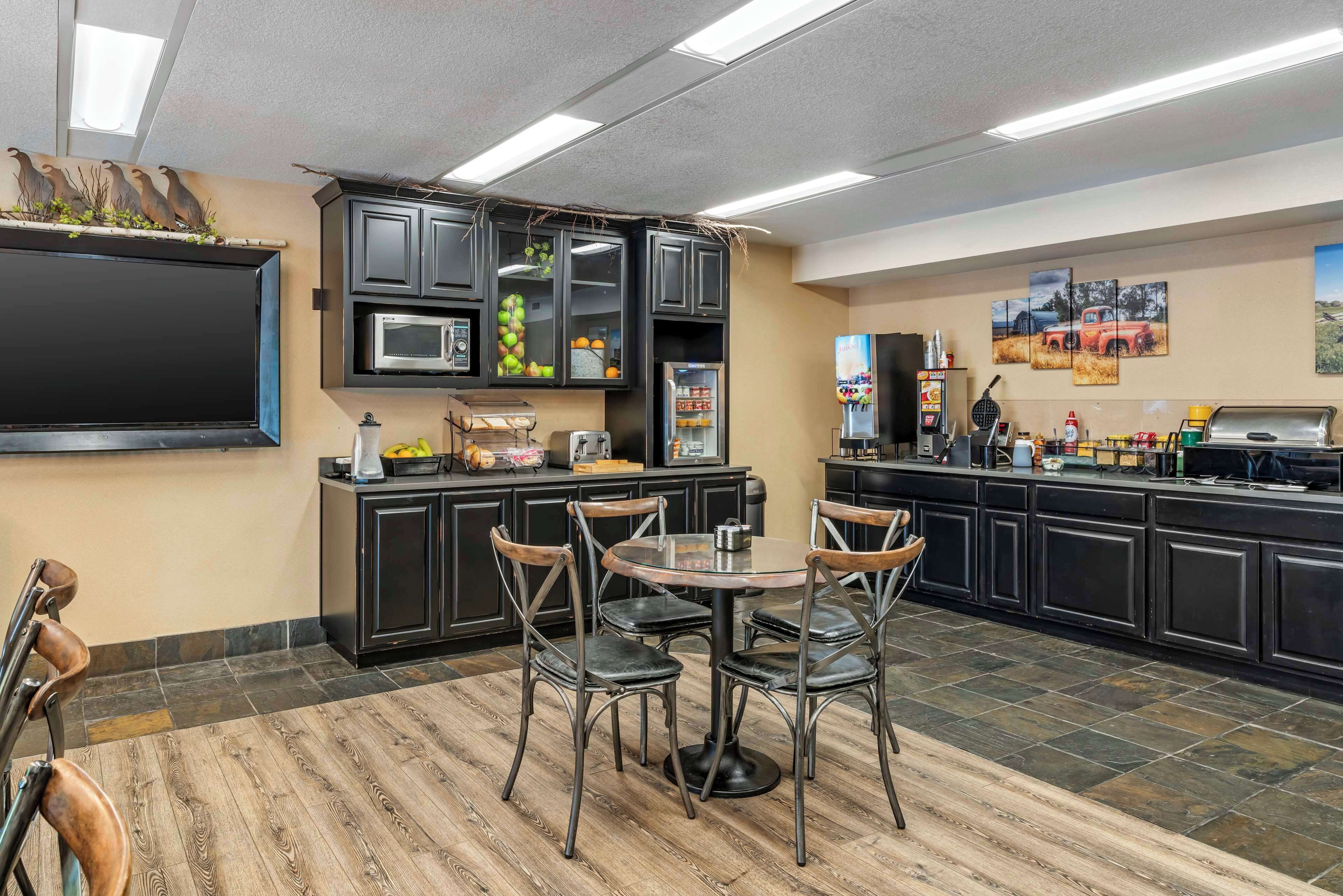 free daily full breakfast