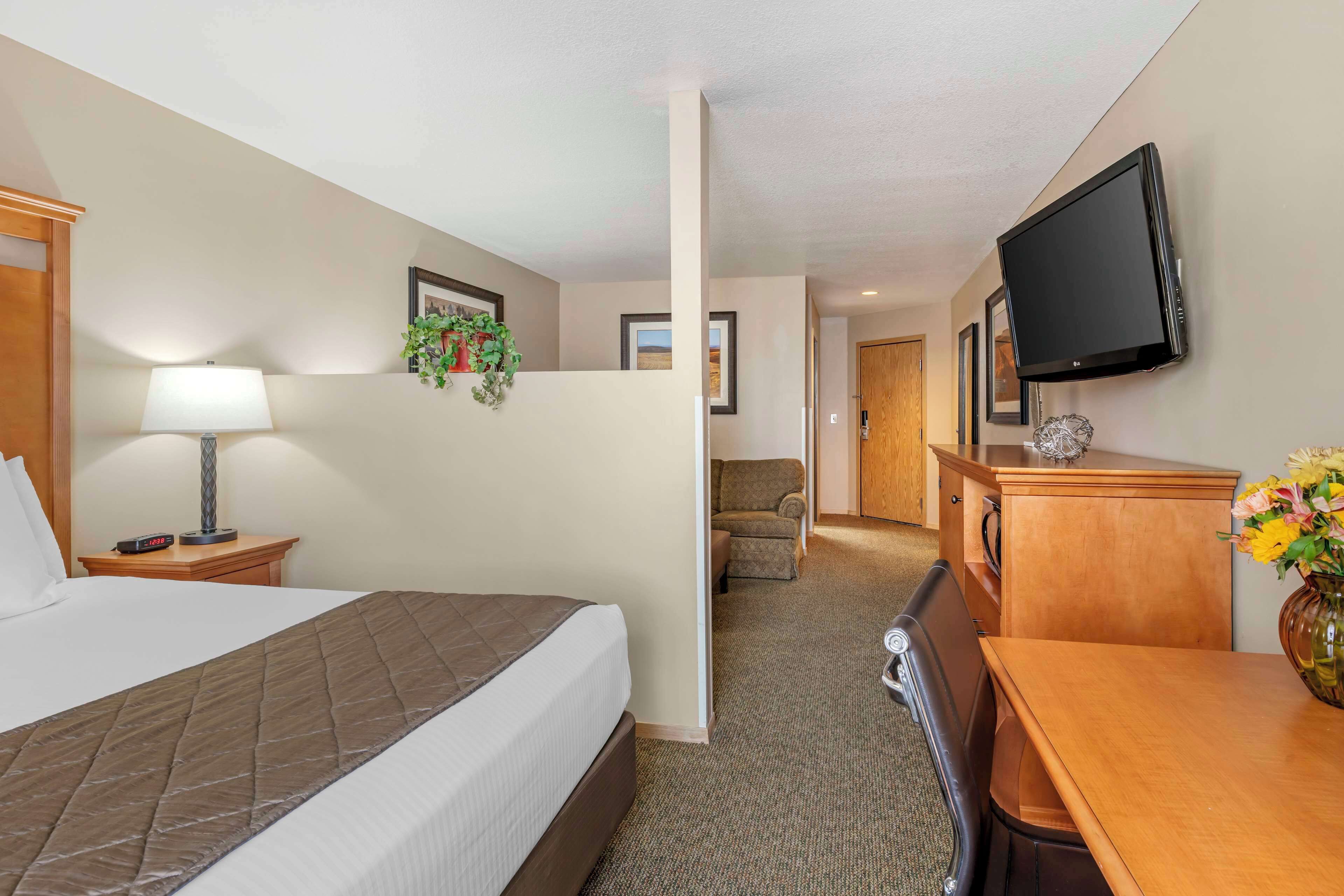 executive suite, 1 king bed, non smoking, refrigerator & microwave | desk, laptop workspace, iron/ironing board, free wifi