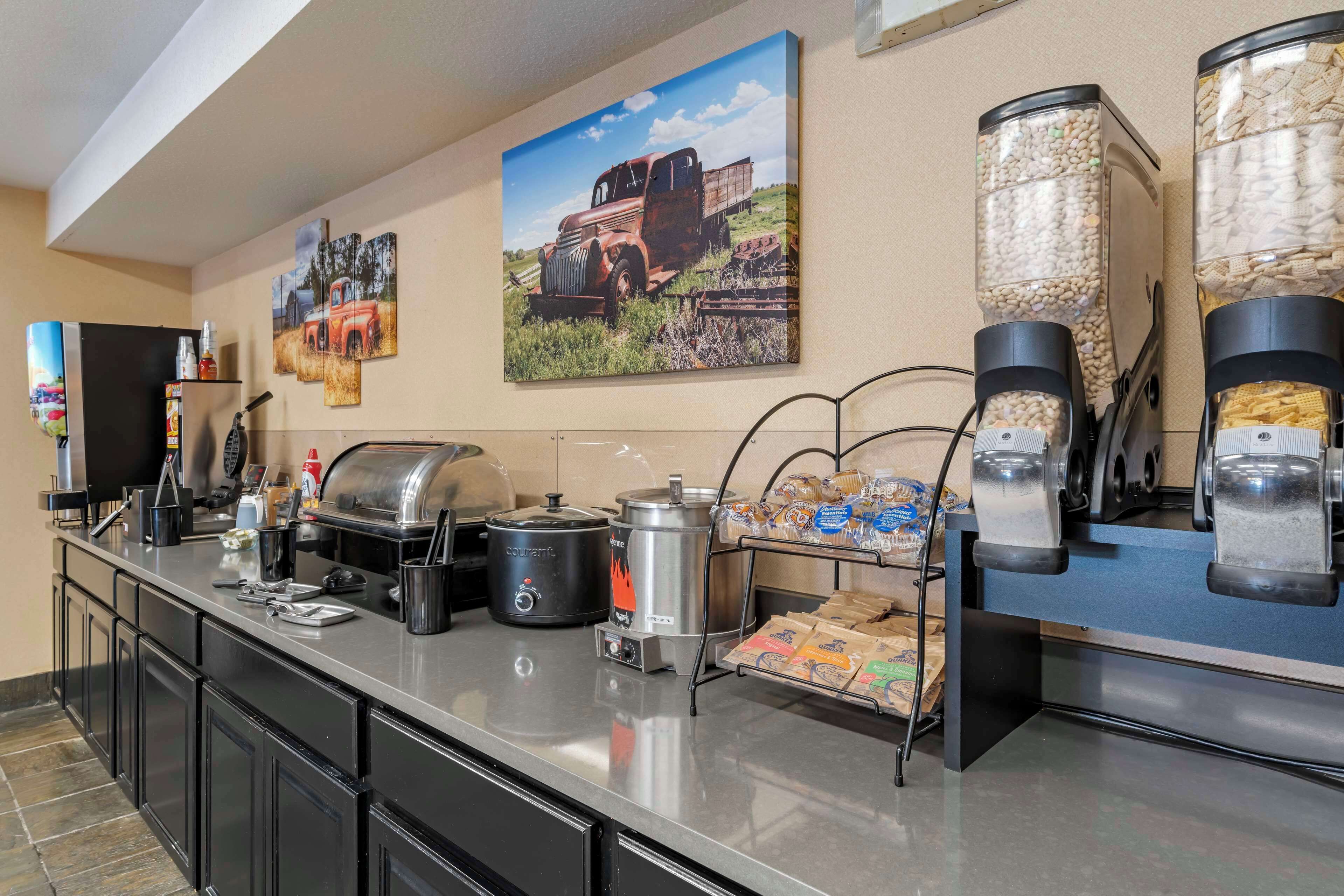 free daily full breakfast