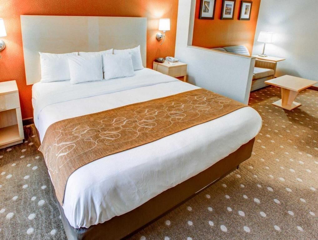 Cofres nos quartos, escrivaninha, cortinas blackout