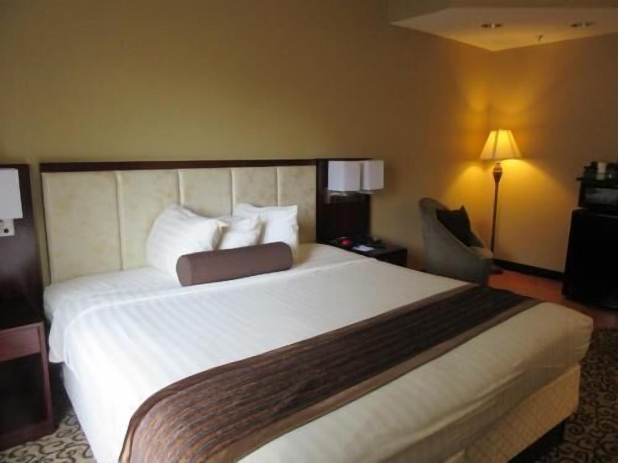 Premium bedding, Select Comfort beds, in-room safe, desk
