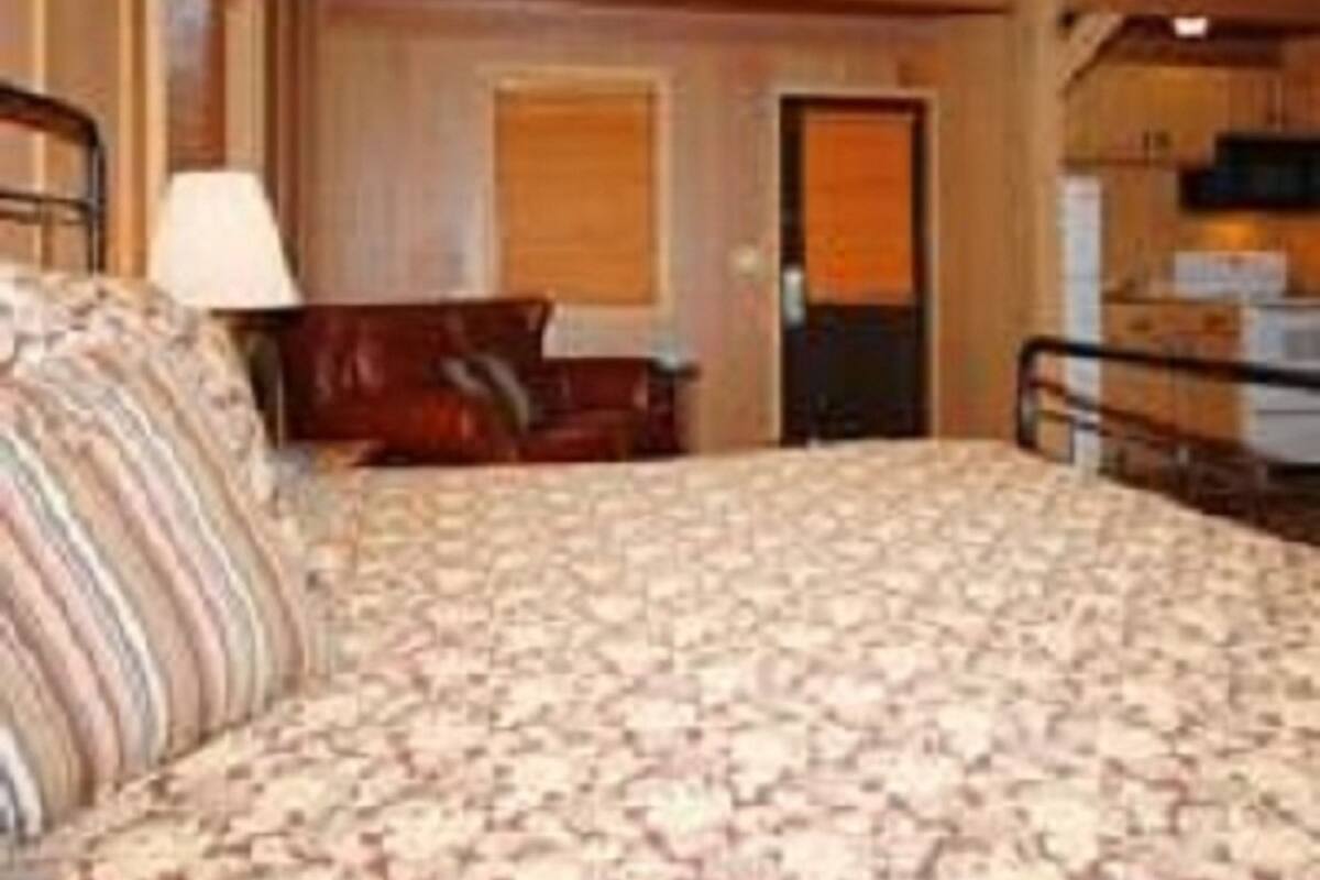 1 Bed Log Cabin | Bàn ủi/dụng cụ ủi quần áo, bộ trải giường 