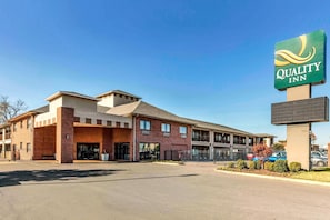 Unclassified image, 2 of 29, button - Quality Inn Memphis Airport (Memphis)