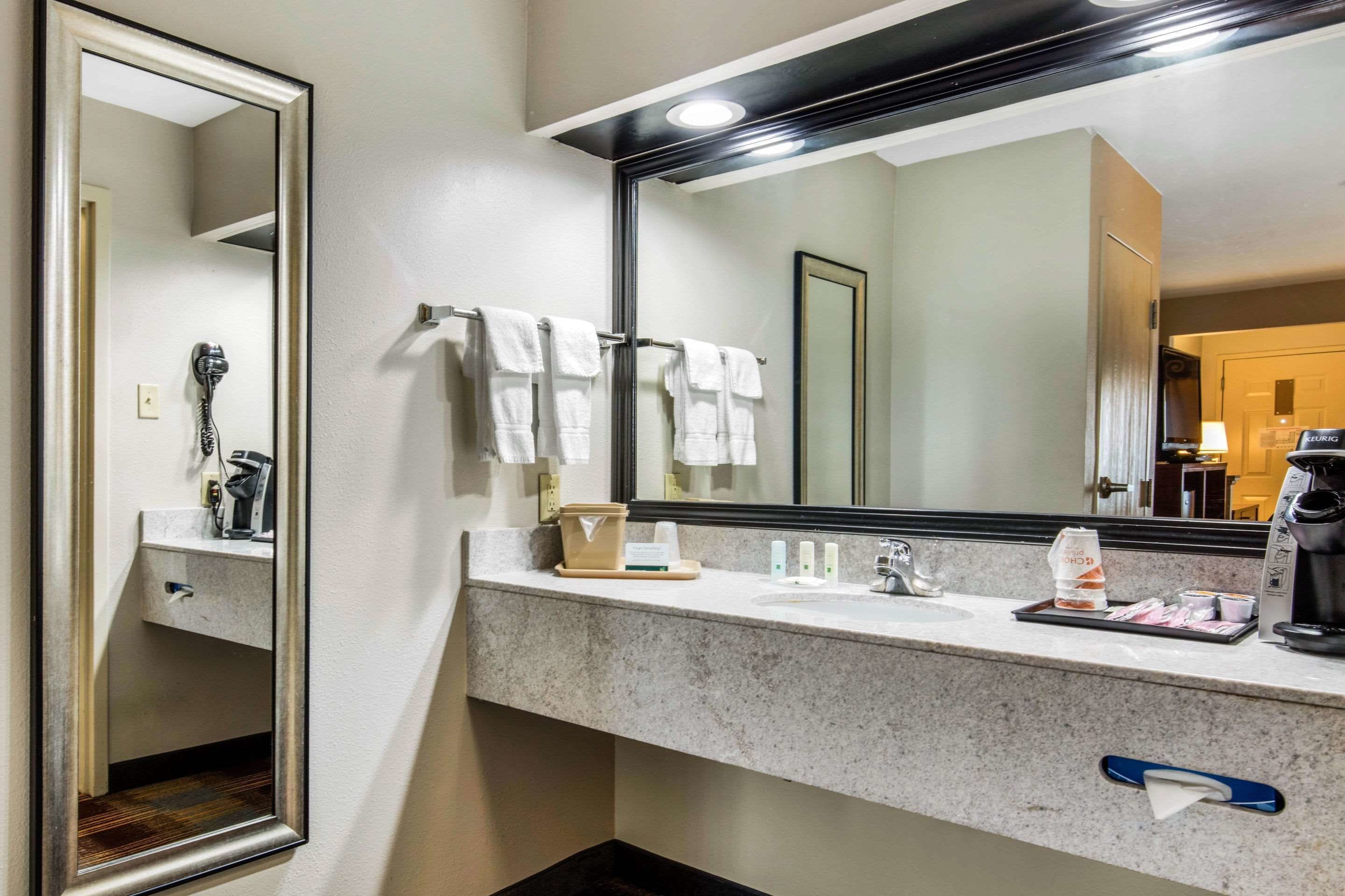 combined shower/bathtub, free toiletries, hair dryer, towels