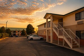 Free self-parking - Americas Best Value Inn & Suites Sonora (Sonora)
