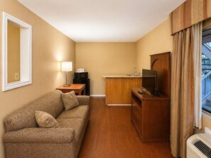 Suite, 1 King Bed, Non Smoking | Individually furnished, desk, laptop workspace, blackout curtains - Americas Best Value Inn & Suites Sonora (Sonora)
