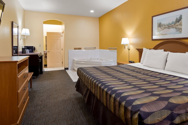 Escritorio y ropa de cama