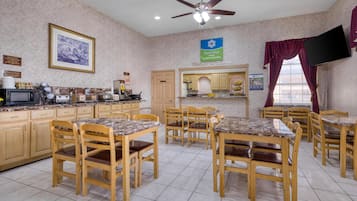 ๋งค์ผ ์ ๋ฝ์ ๋ฌด๋ฃ ์์นจ ์์ฌ ํฌํจ