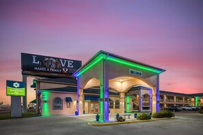 Exterior - SureStay Hotel By Best Western Mission (Mission)