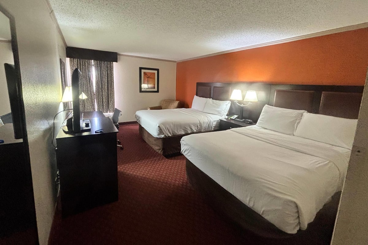 Escritorio y espacio para trabajar con laptop