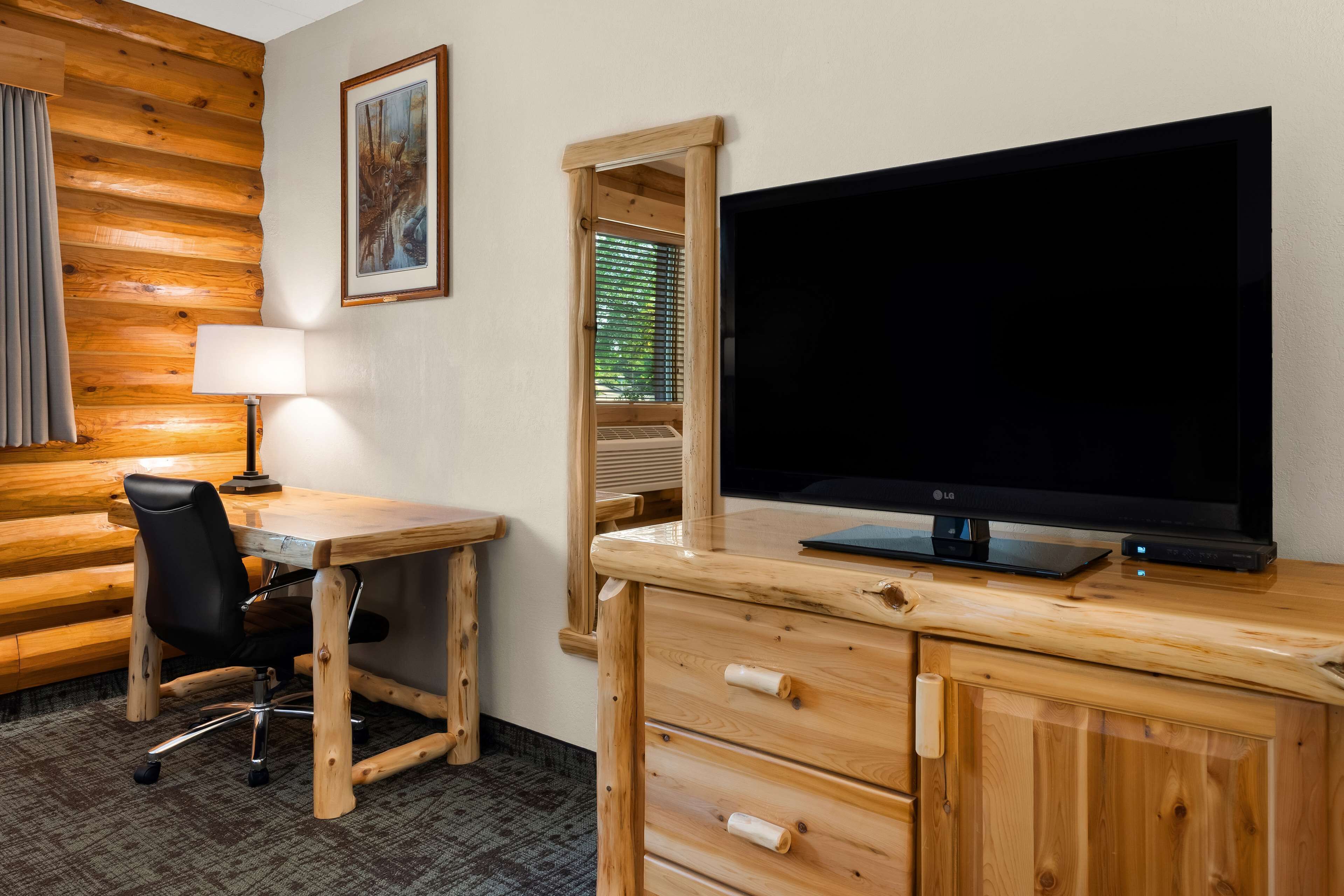 1 bedroom, in-room safe, iron/ironing board, rollaway beds